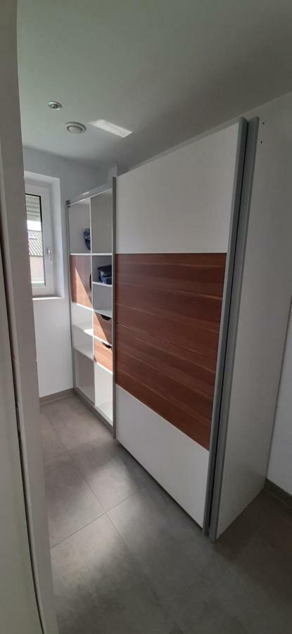 Menge Apartment *